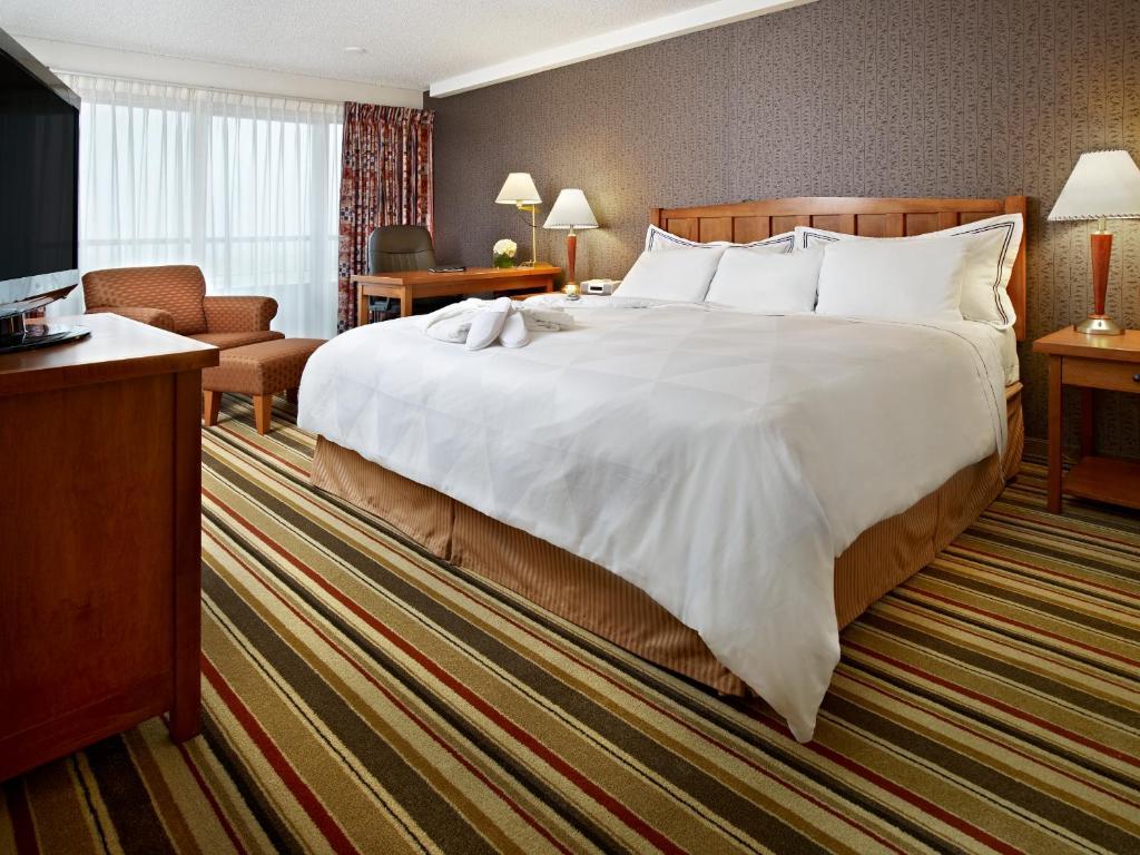 Doubletree By Hilton Calgary North Hotel Exterior photo