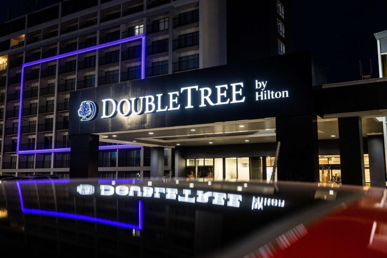 Doubletree By Hilton Calgary North Hotel Exterior photo