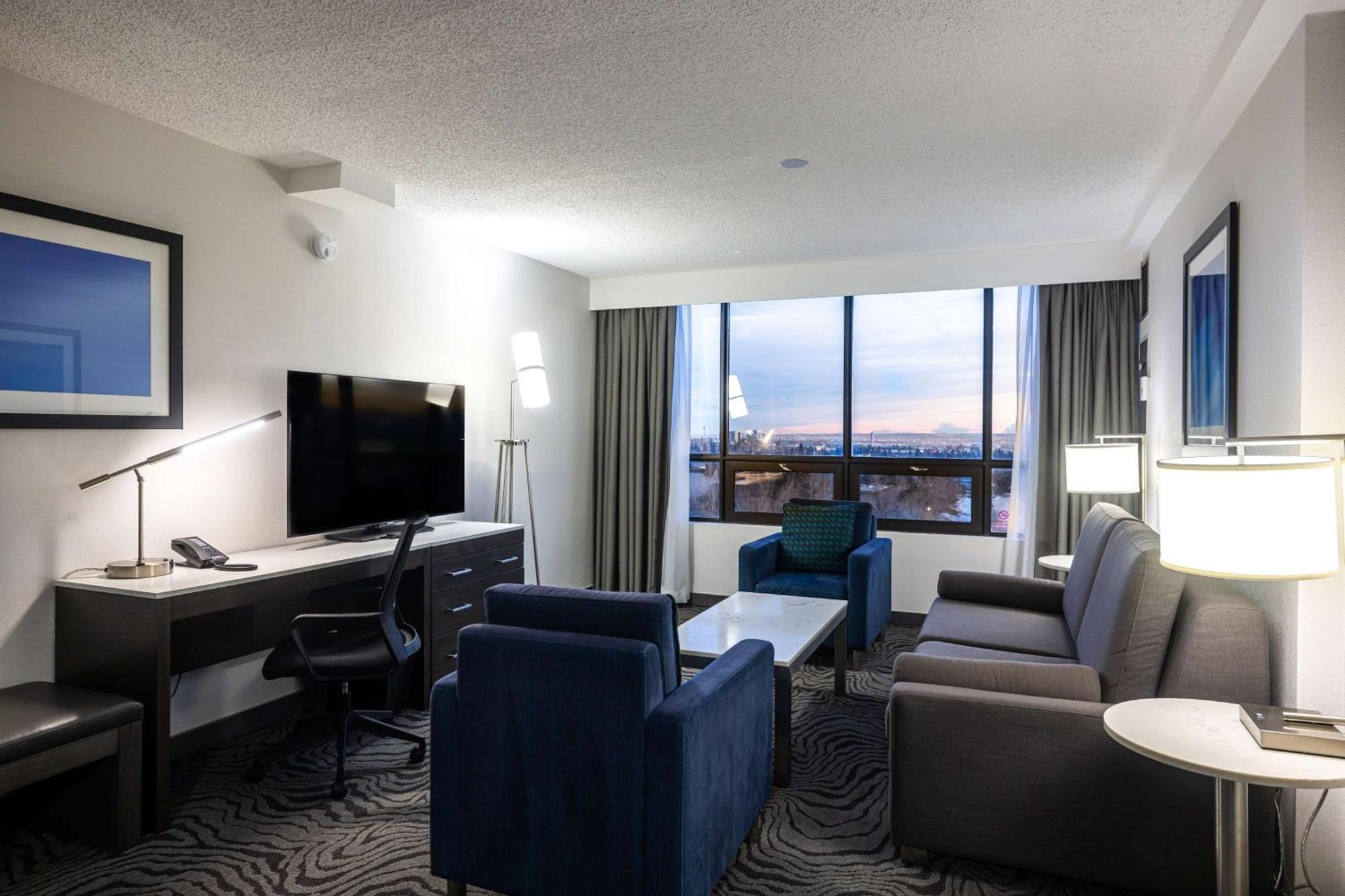 Doubletree By Hilton Calgary North Hotel Exterior photo