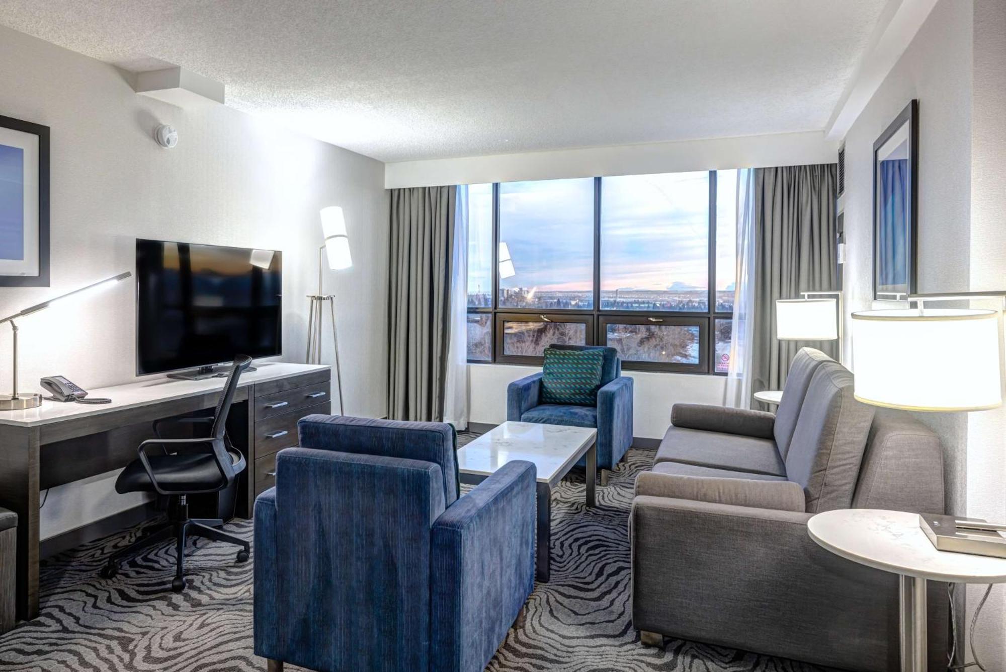 Doubletree By Hilton Calgary North Hotel Exterior photo
