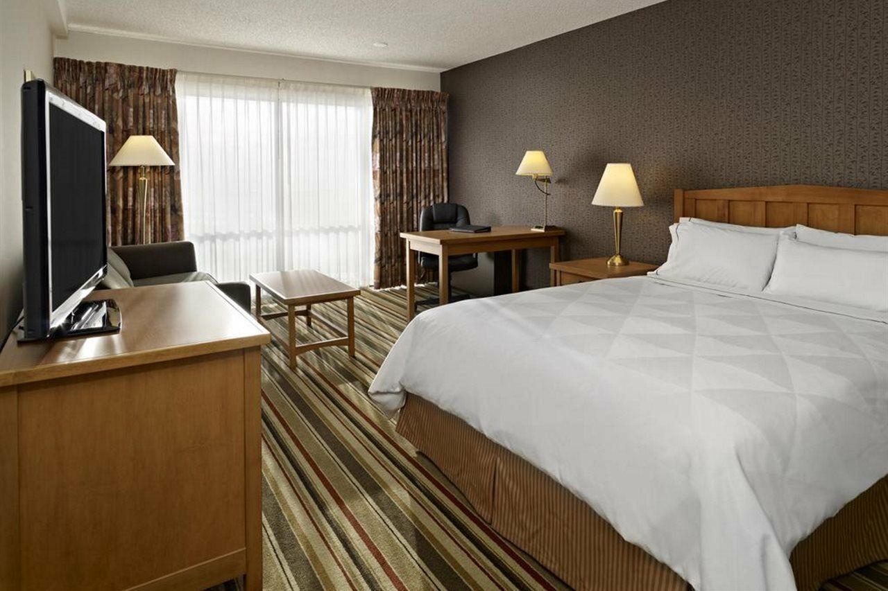 Doubletree By Hilton Calgary North Hotel Exterior photo